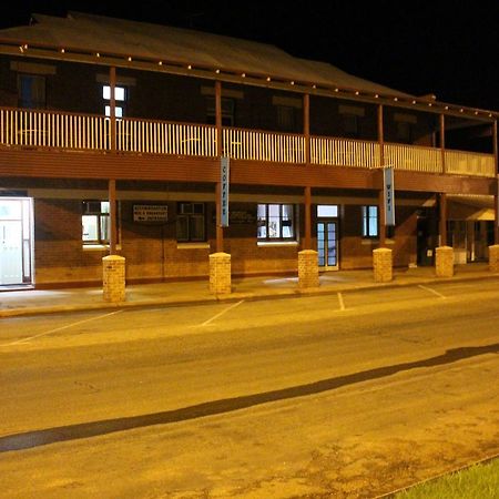 Queen Of The Murchison Guest House & Cafe Cue Εξωτερικό φωτογραφία